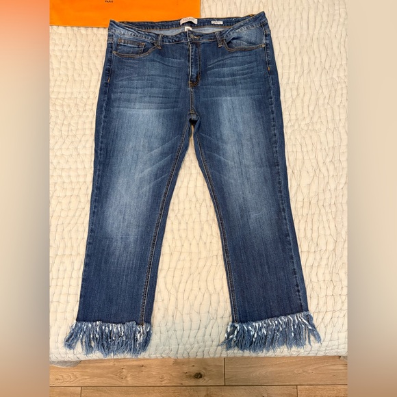 Judy Blue Denim - Judy Blue Like-New Cropped Fit Fringe Hem Jeans, 3XL